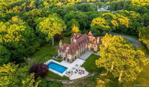 11 Carriage Trl, Tarrytown, NY, 10591-6306 | Card Image