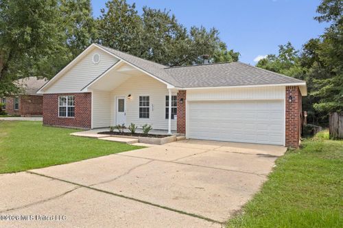 8909 Mermaid Ave, Ocean Springs, MS, 39564-7301 | Card Image