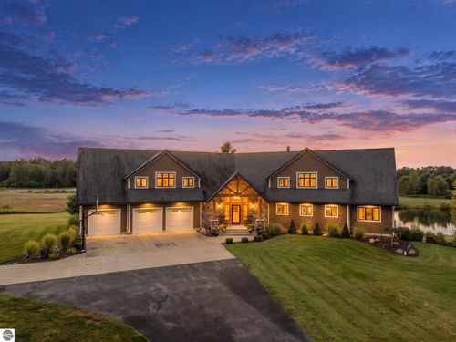 9542 S 33 Rd, Cadillac, MI, 49601-8952 | Card Image