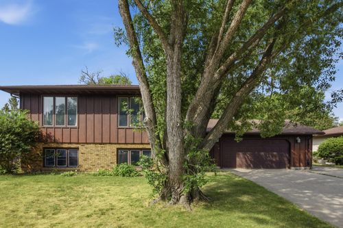421 Rensvold Blvd, Moorhead, MN, 56560-3242 | Card Image