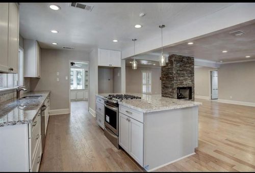 808 Chimney Rock Rd, Houston, TX, 77056-1609 | Card Image