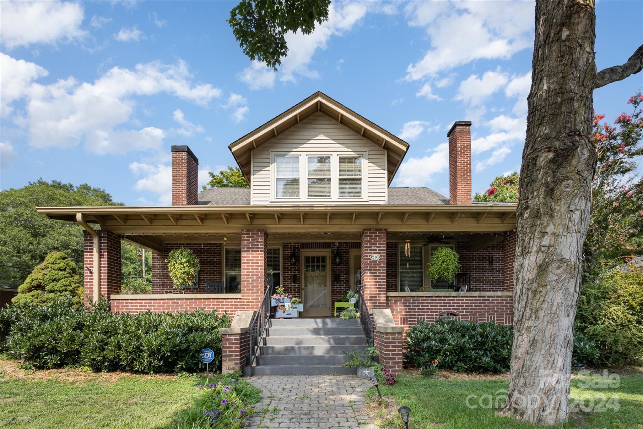 Oak St, Lincolnton, NC 28092