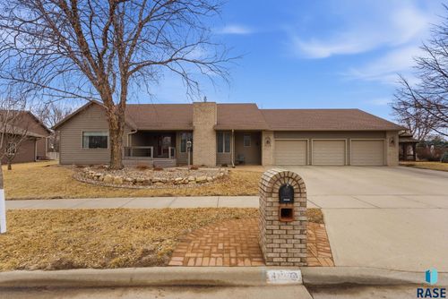 412 E Meadowlark Cir, Brandon, SD, 57005-1082 | Card Image