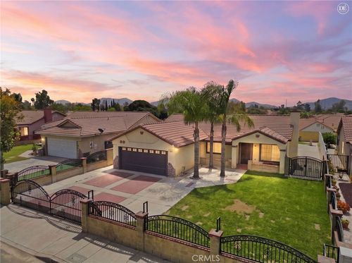 15363 Holly, Fontana, CA, 92335 | Card Image