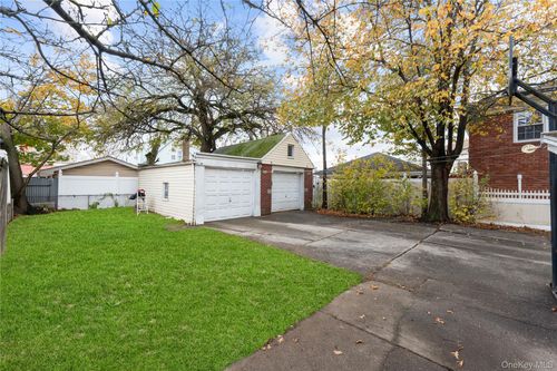 13529 126th St, South Ozone Park, NY, 11420-3703 | Card Image
