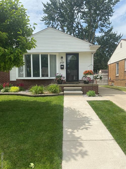 869 Pagel Ave, Lincoln Park, MI, 48146-4600 | Card Image