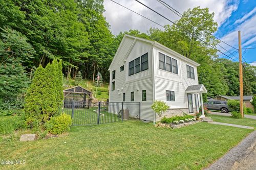 22 Garside Rd, Saratoga Springs, NY, 12866-8761 | Card Image