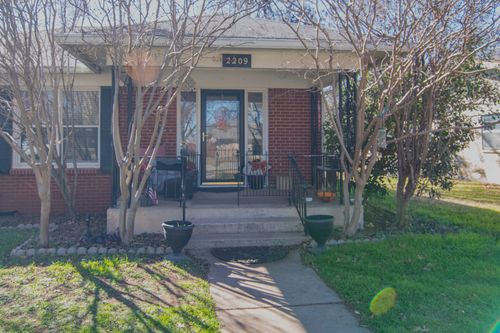 2209 10th St, Brownwood, TX, 76801-5420 | Card Image