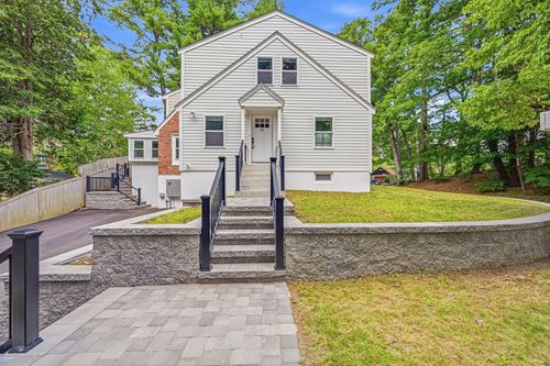 63 Russell Rd, Wellesley, MA, 02482-4327 | Card Image