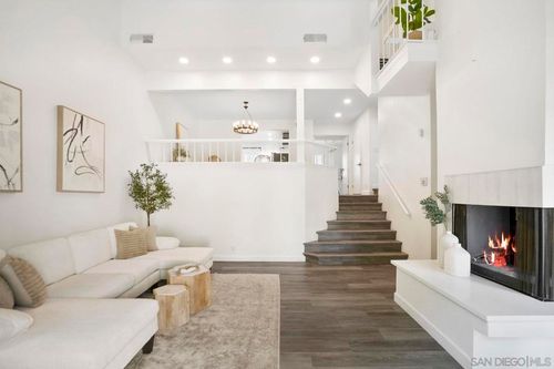 203-3275 Caminito Eastbluff, La Jolla, CA, 92037 | Card Image