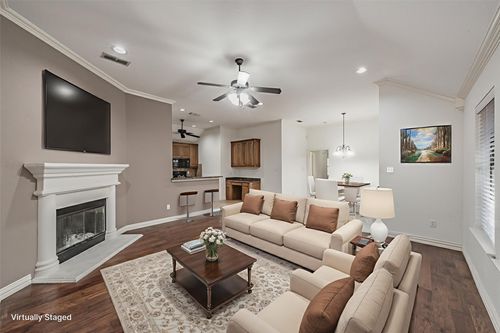 813 Claycourt Cir, Fort Worth, TX, 76120-2805 | Card Image