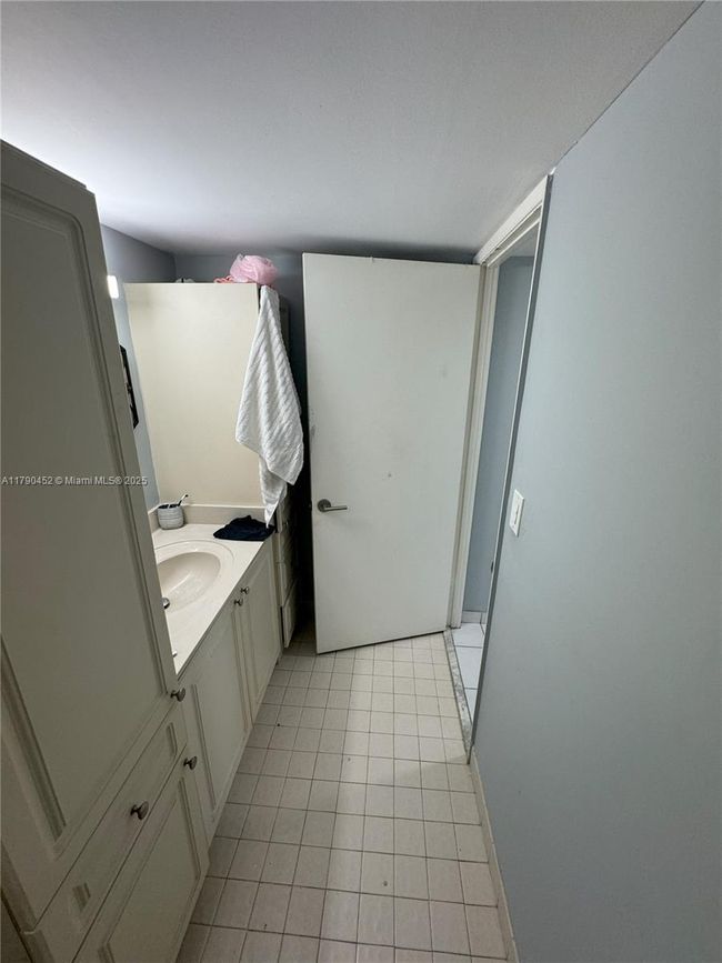 APT-404 - 8005 Lake Dr, Condo with 1 bedrooms, 1 bathrooms and null parking in Doral FL | Image 14