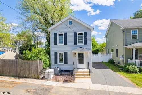 11 Union St, Kingston, NJ, 08528-9004 | Card Image