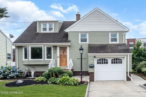 11 E Grove Ave, Woodbridge, NJ, 07095-3409 | Card Image