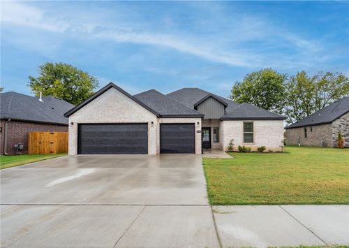 808 W Kelley Ann St, Siloam Springs, AR, 72761 | Card Image