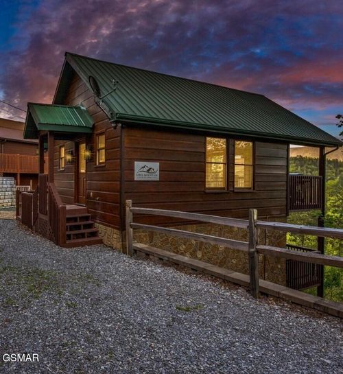2633 Raccoon Hollow Way, Sevierville, TN, 37862-8164 | Card Image