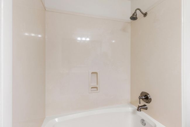 Guest bath | Image 31