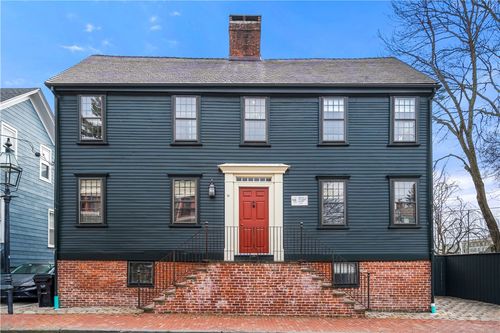 16 Bridge St, Newport, RI, 02840-2504 | Card Image