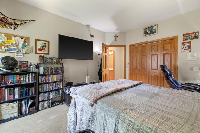 10605 Red Hawk Ln, House other with 5 bedrooms, 4 bathrooms and 3 parking in Spring Grove IL | Image 31