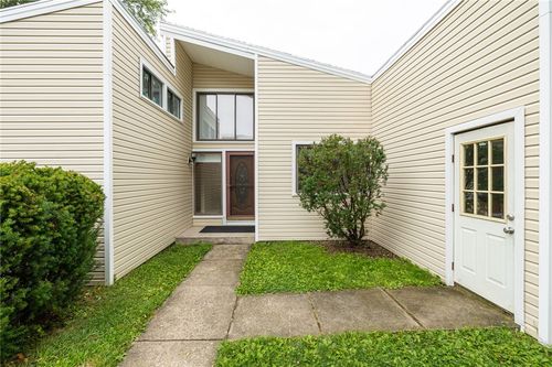 6 Katsura Ct, Penfield, NY, 14526-2612 | Card Image