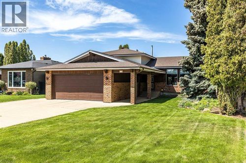 16 East Glen Crescent Se, Medicine Hat, AB, T1B2Y6 | Card Image
