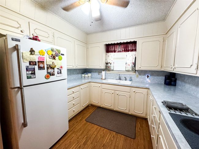 1001 N Avenue H, House other with 3 bedrooms, 3 bathrooms and null parking in Haskell TX | Image 15