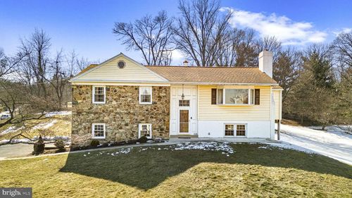 220 Coldstream Rd, PHOENIXVILLE, PA, 19460-2052 | Card Image