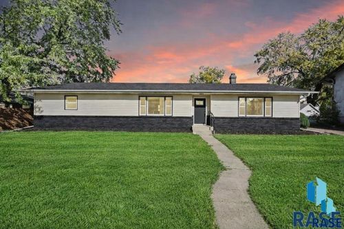 206 W Hemlock St, Beresford, SD, 57004-1720 | Card Image
