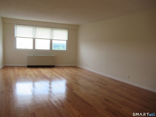 10y-2600 Park Ave, Bridgeport, CT, 06604-1305 | Card Image