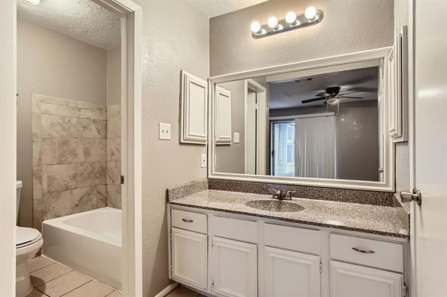 Primary Bathroom | Image 12