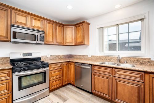 5129 E Coralite St, Long Beach, CA, 90808-3411 | Card Image