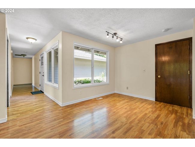 5750 Sw River Rd, House other with 3 bedrooms, 2 bathrooms and 2 parking in Hillsboro OR | Image 12