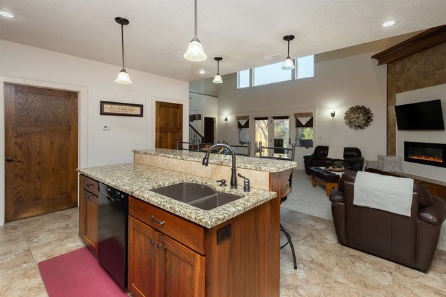 8121 Oak Ridge Dr, Home with 5 bedrooms, 3 bathrooms and null parking in Dexter IA | Image 17