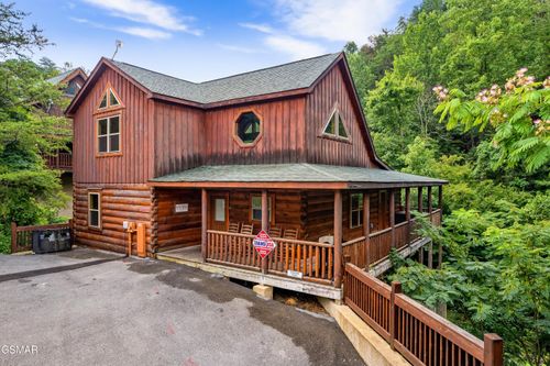 1924 Bear Creek Falls Way, Sevierville, TN, 37876-2916 | Card Image