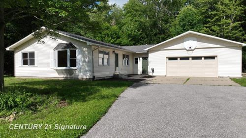 10293 Carr Rd, Saint Charles, MI, 48655-8627 | Card Image