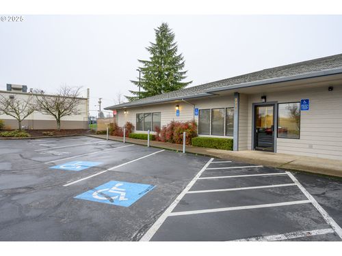 2266 Ne Mcdaniel Ln, McMinnville, OR, 97128-3247 | Card Image