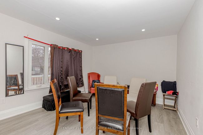 22 Rogers Rd, House other with 4 bedrooms, 2 bathrooms and 4 parking in Brampton ON | Image 9