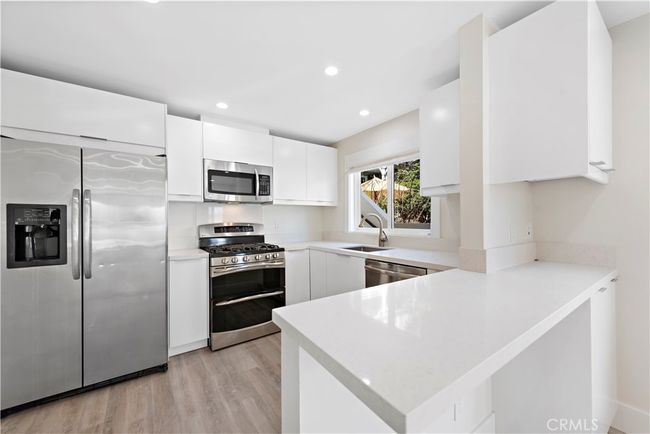 827 Cliff Dr, Condo with 2 bedrooms, 2 bathrooms and 1 parking in Laguna Beach CA | Image 8