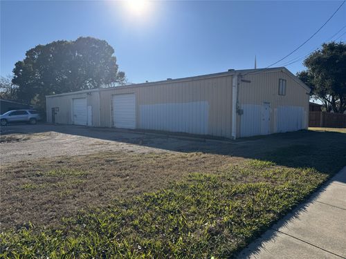 10118 Rylie Rd, Dallas, TX, 75217-8235 | Card Image