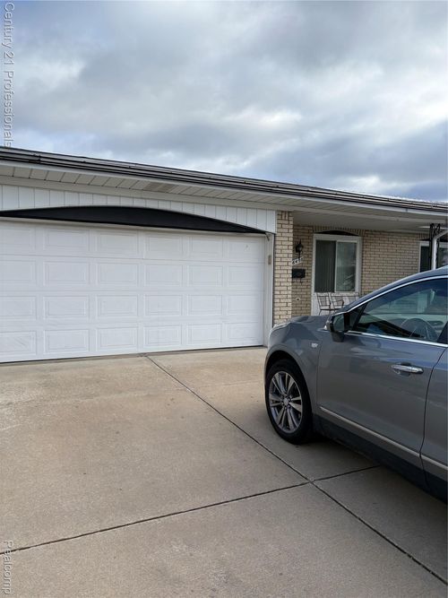 36458 Jeffrey Dr, Sterling Heights, MI, 48310-4361 | Card Image