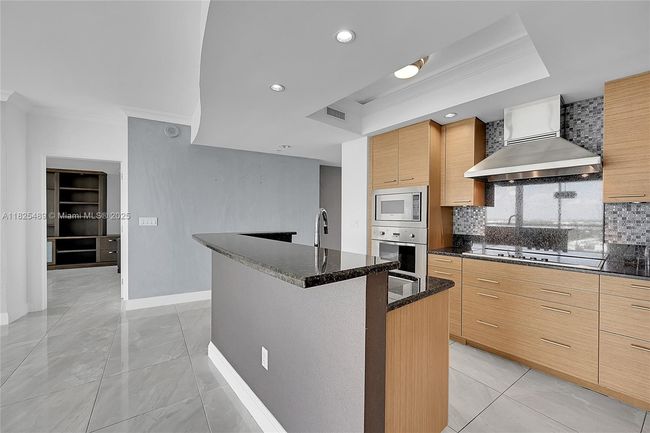 APT-1211 - 1 N Ocean Blvd, Condo with 2 bedrooms, 2 bathrooms and null parking in Pompano Beach FL | Image 11