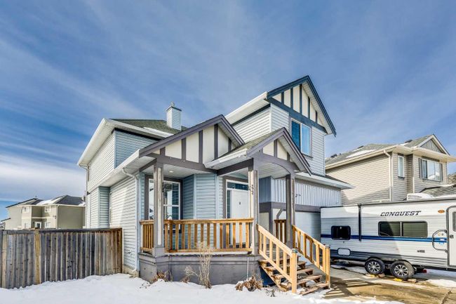 333 Bayside Place Sw, Home with 4 bedrooms, 3 bathrooms and 4 parking in Airdrie AB | Image 2