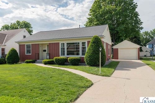 411 Page Avenue, North Mankato, MN, 56003 | Card Image