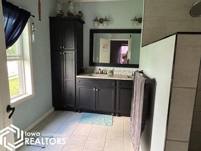 20170 Highway 2, Home with 5 bedrooms, 4 bathrooms and null parking in Bloomfield IA | Image 15
