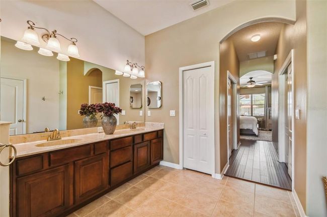 MASTER BATHROOM | Image 10