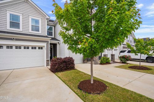 743 Creekway Dr, Fuquay-Varina, NC, 27526-2281 | Card Image