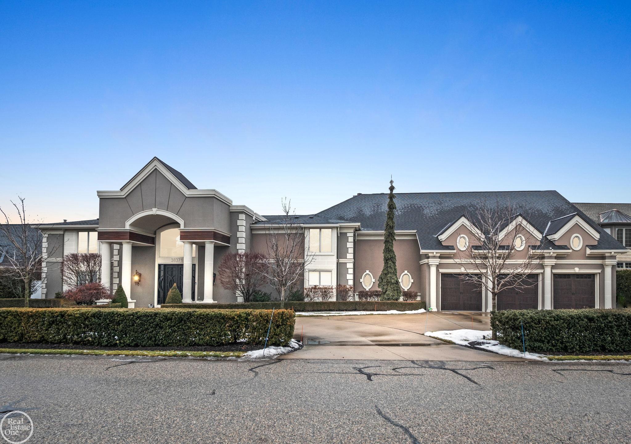 Huron Pointe Dr, Harrison Township, MI 48045