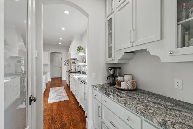 Butler's pantry | Image 19
