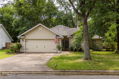 2452 Pin Oak Street, Fayetteville, AR, 72701 | Card Image