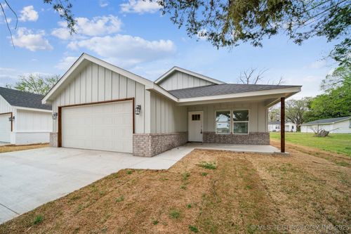 1028 S Cherokee St, Grove, OK, 74344-2935 | Card Image